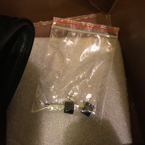 BCBG Max Azria heels - Picture 7 of 8